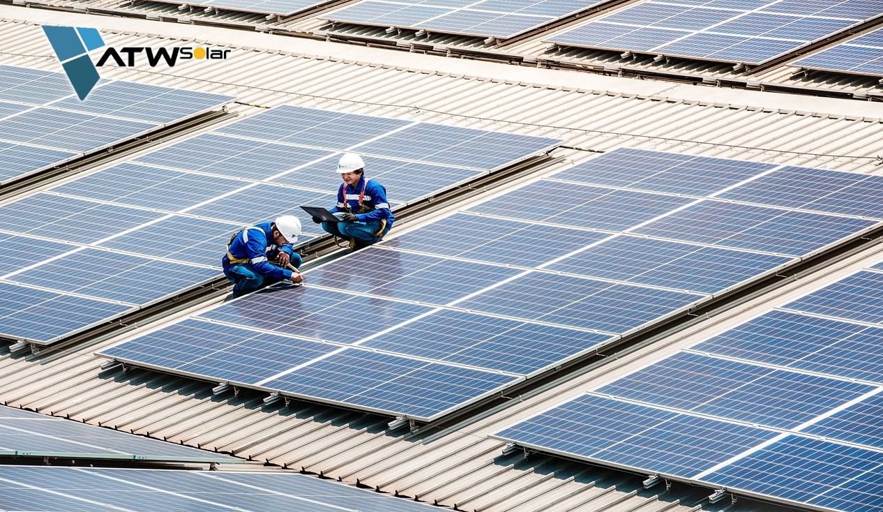 teknisi solar panel
